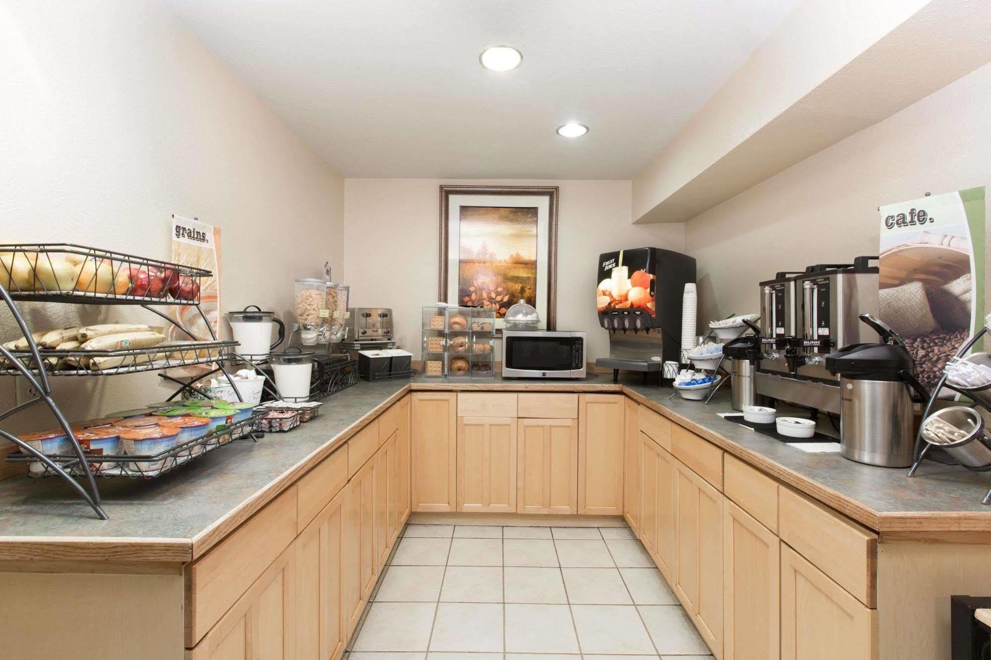 Baymont Inn & Suites By Wyndham Anchorage Airport Экстерьер фото